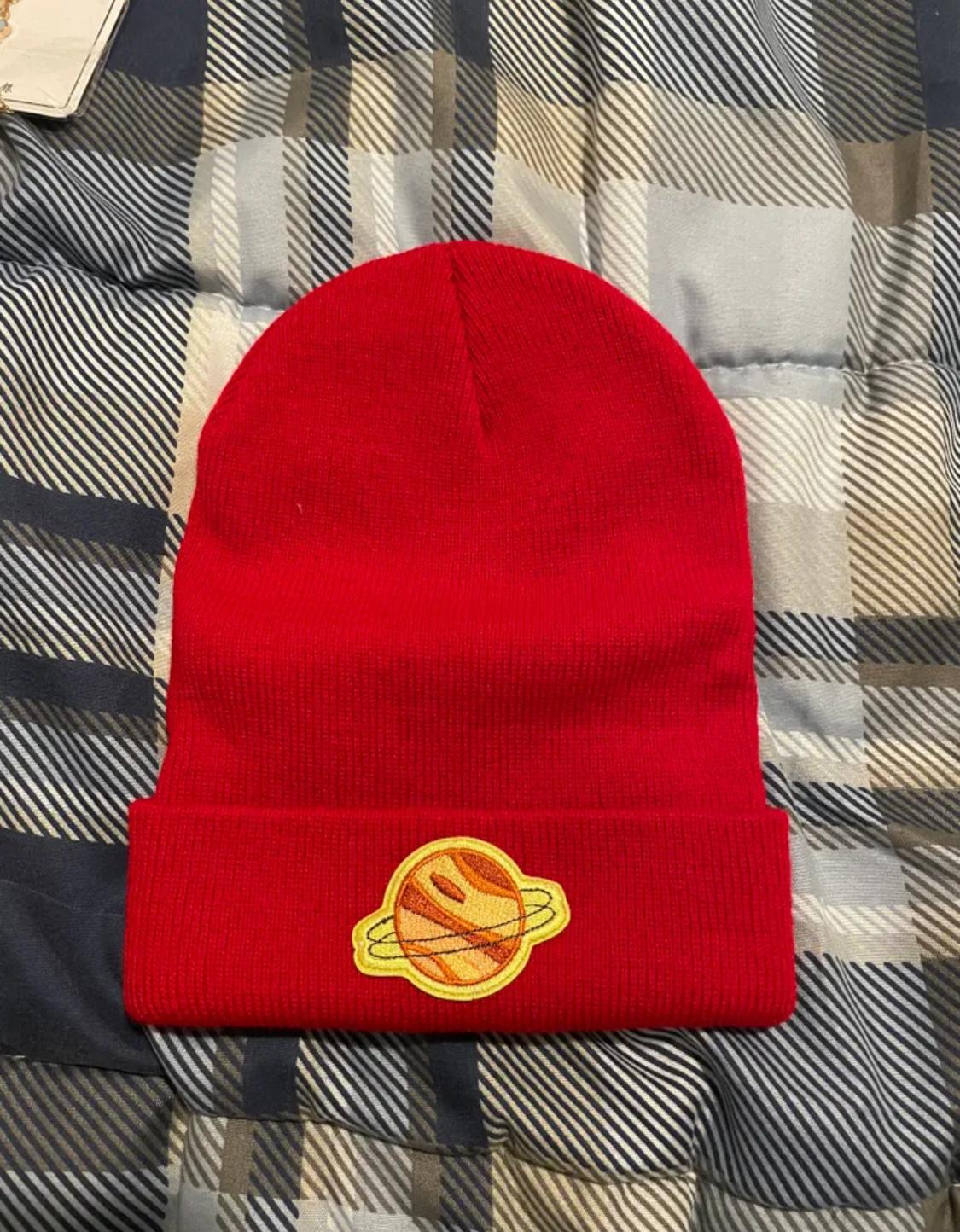Photo of Tuque Saturne rouge