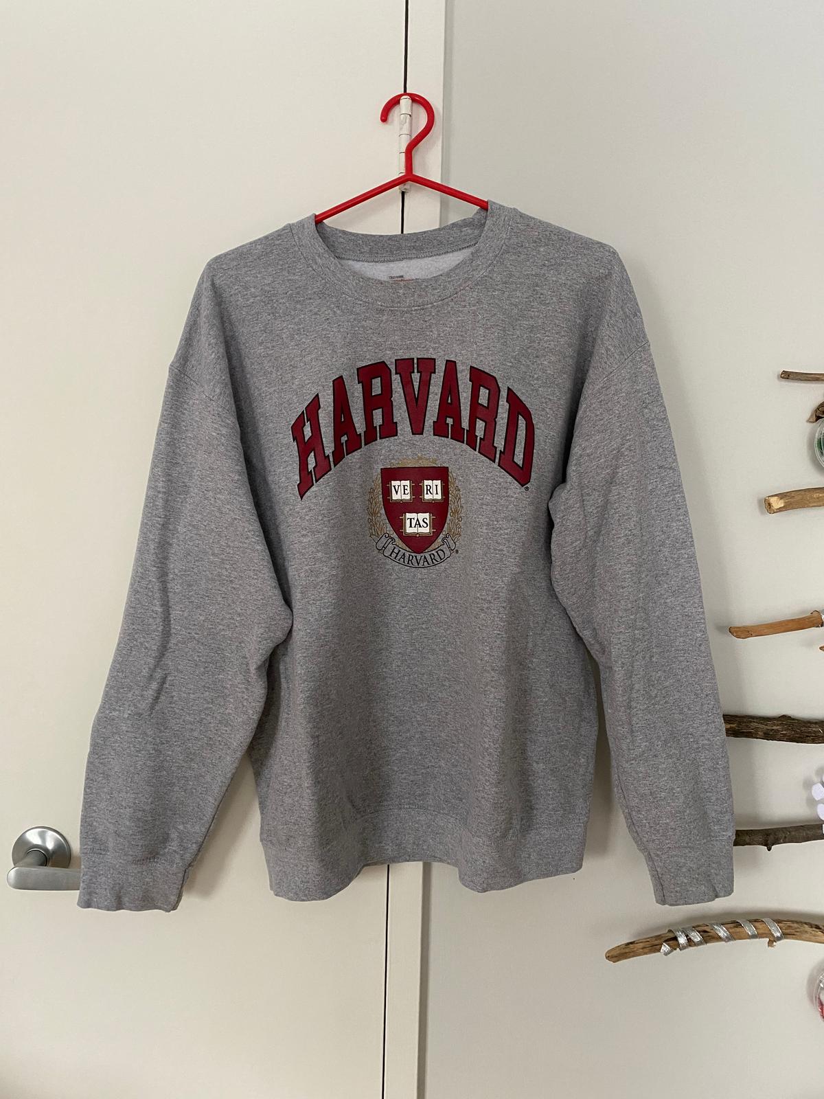 Photo of crewneck Harvard University
