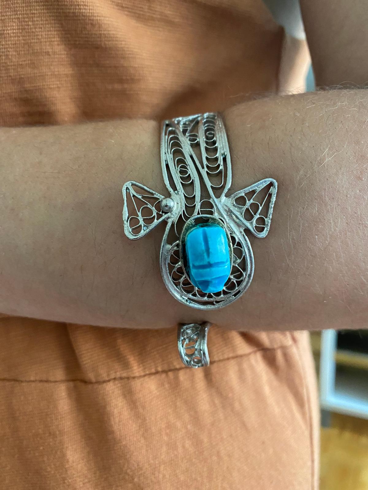 Photo of Bracelet vintage avec petite pierre bleue