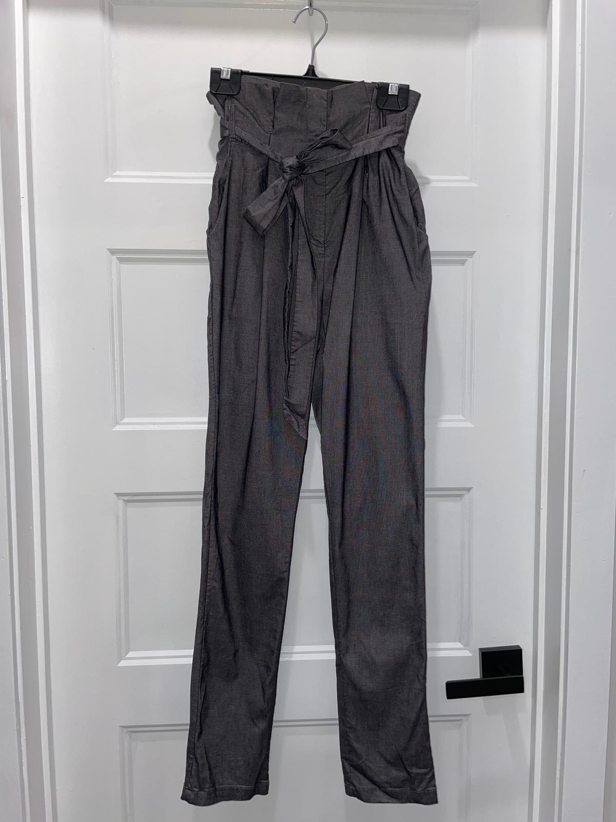 Photo of Pantalon gris taille haute