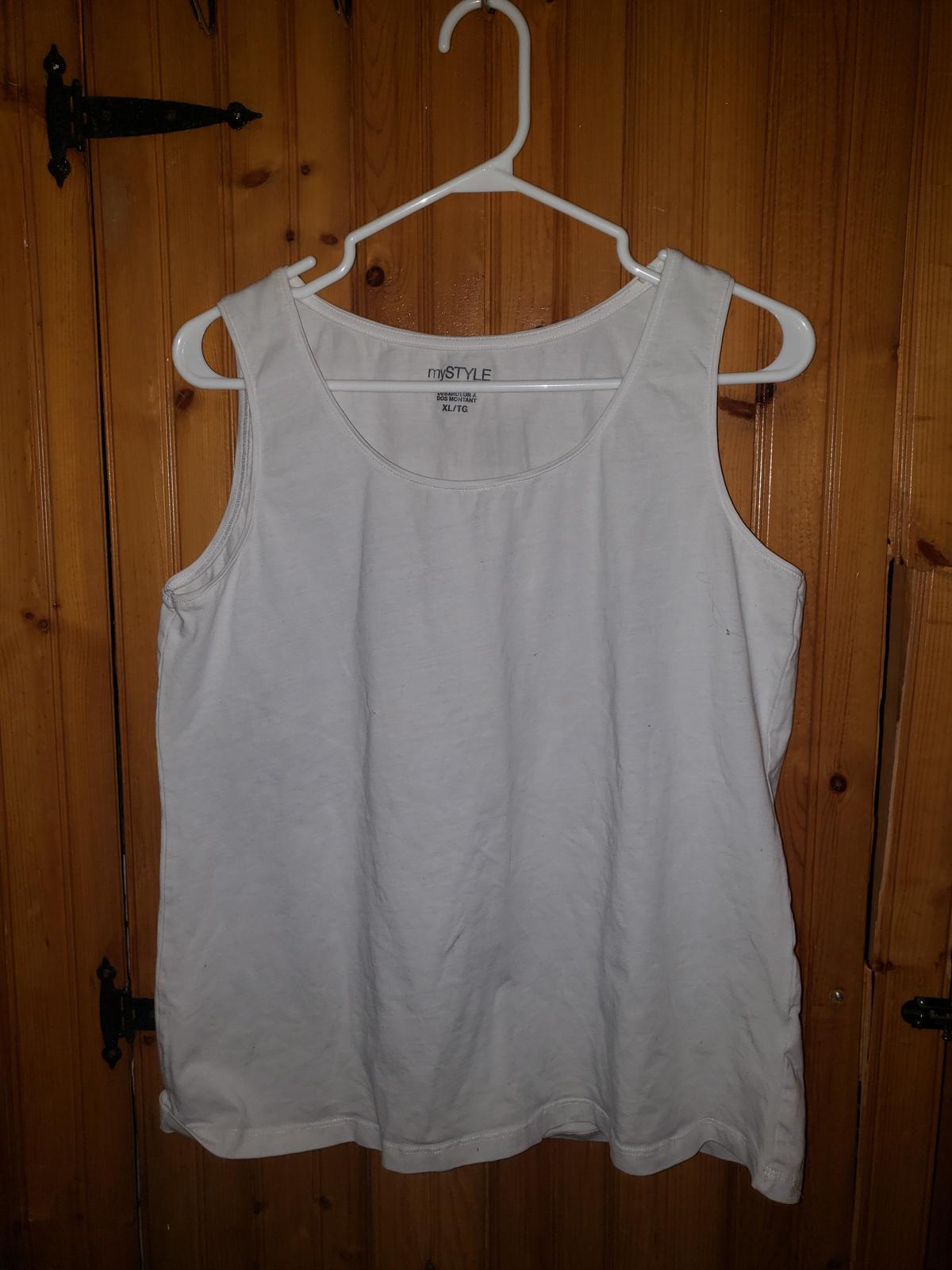 Photo of Camisole blanche